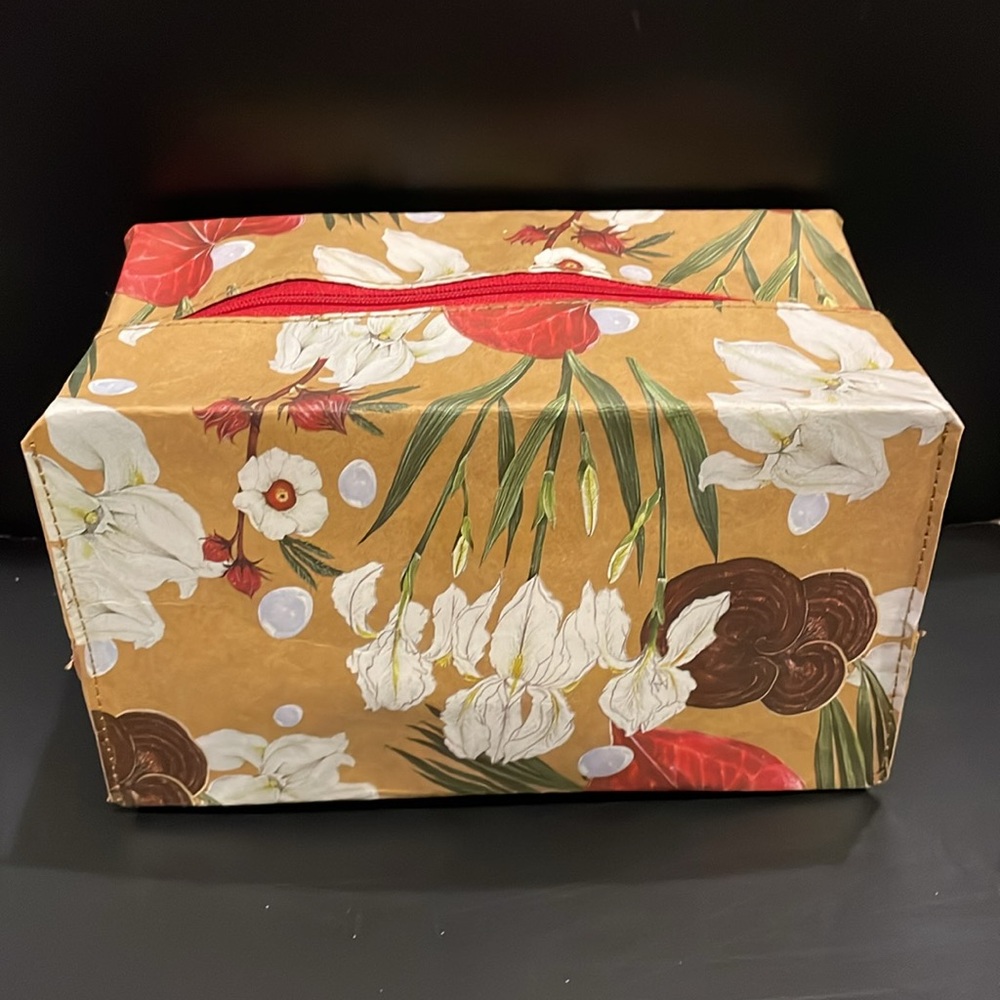 Brand New Shiseido Rectangular Paper Zippered Pouch - Picture 3 of 8